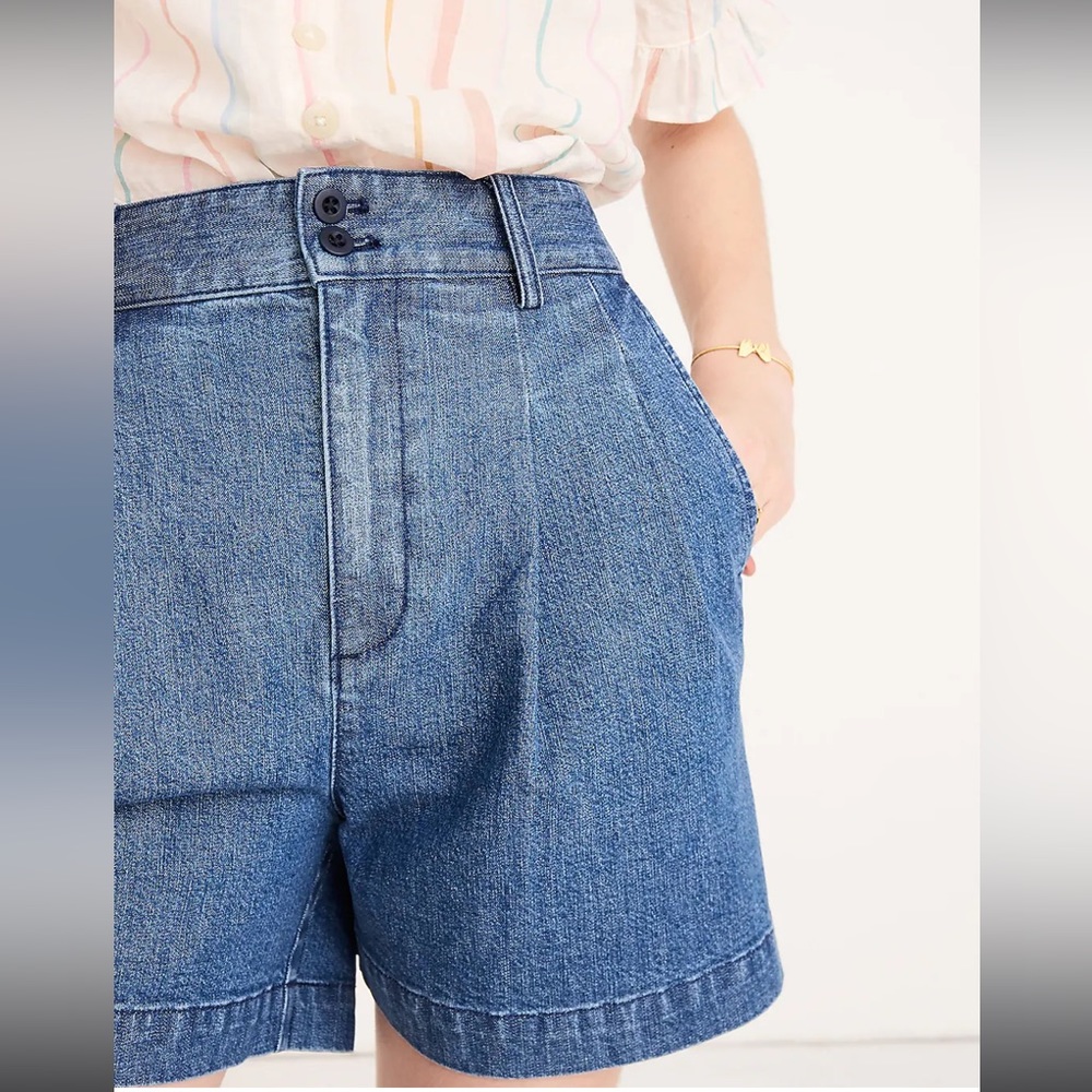 MOVING SALE | Women’s Madewell Blue Denim Pleated Shorts, Size 12 - Picture 2 of 7